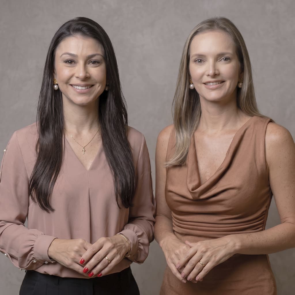 Dra. Valesca Motta e Dra. Fernanda da Broi — especialistas da Classic Saúde em Porto Alegre